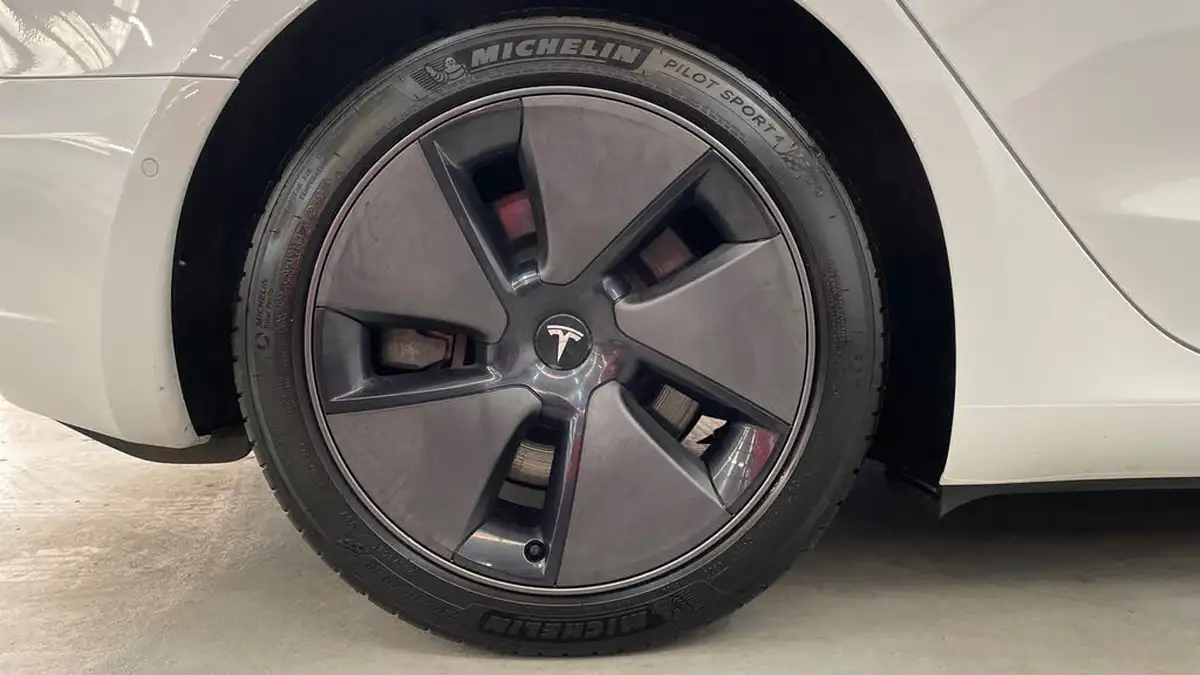 2021-tesla-model-3-e-long-range-4x4-big-18