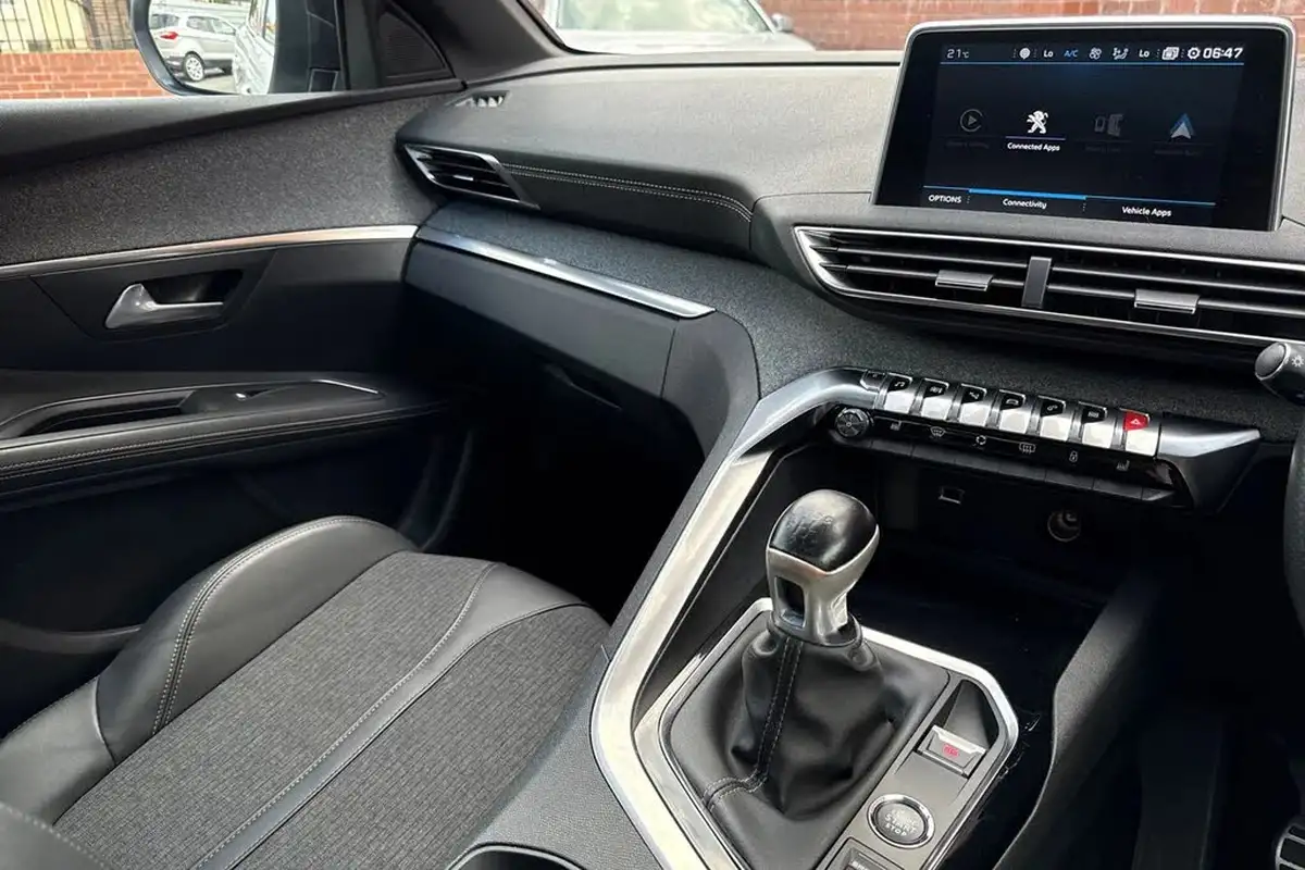 2019-peugeot-3008-suv-12-puretech-gt-line-premium-big-13