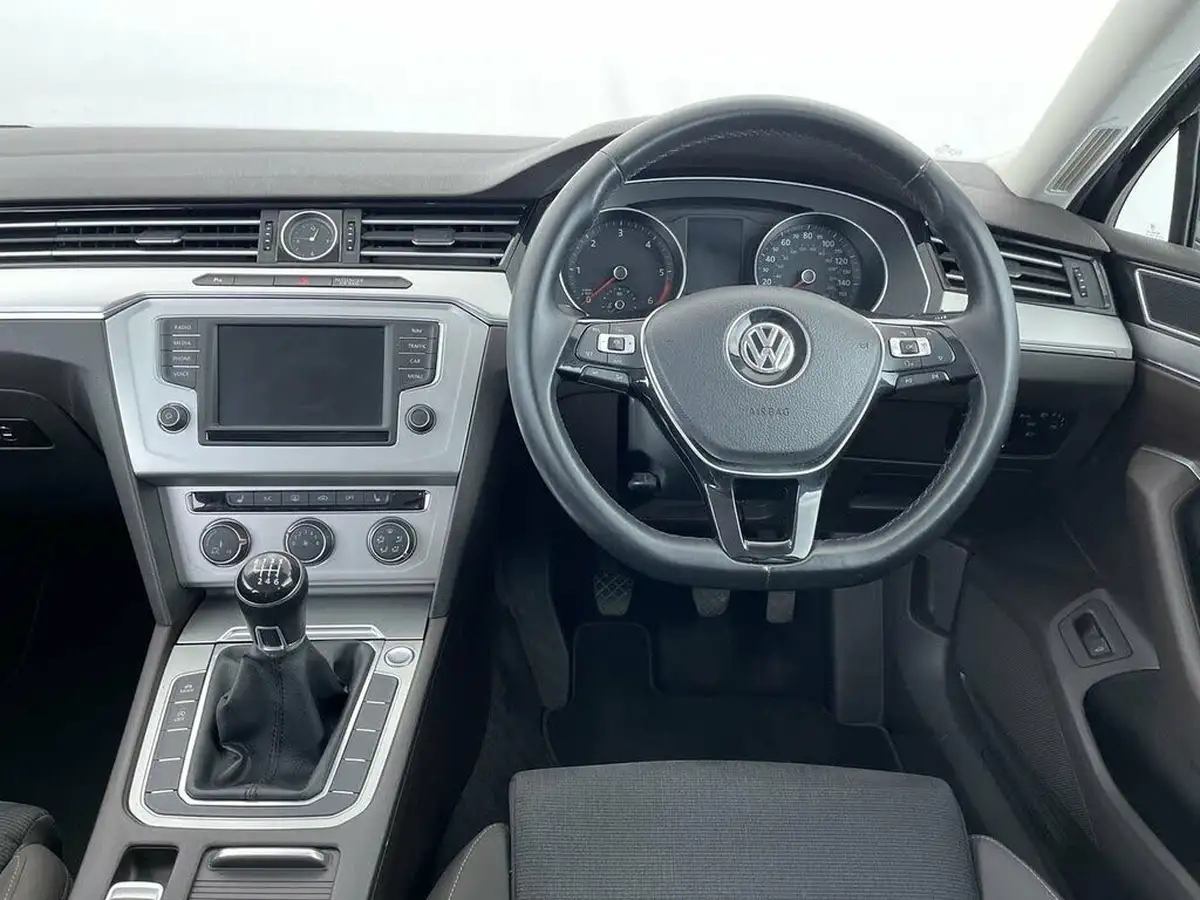 2015-volkswagen-passat-20tdi-se-business-bmtss-saloon-4d-big-34
