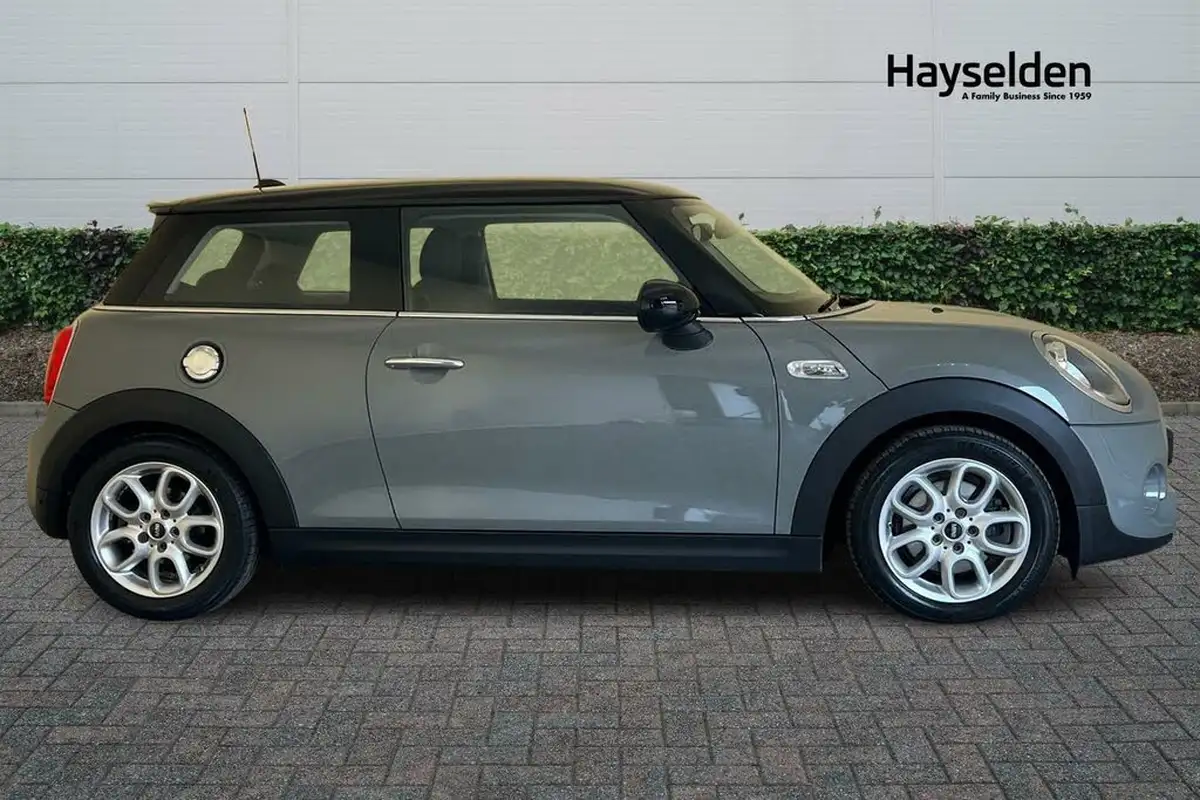 2017-mini-cooper-20-cooper-s-chili-ss-hatchback-3d-big-3