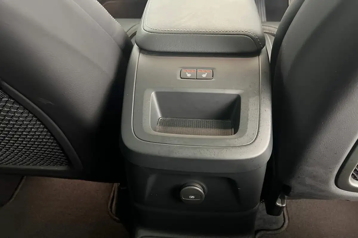 2024-volvo-xc60-20-t8-ultra-black-edition-big-31