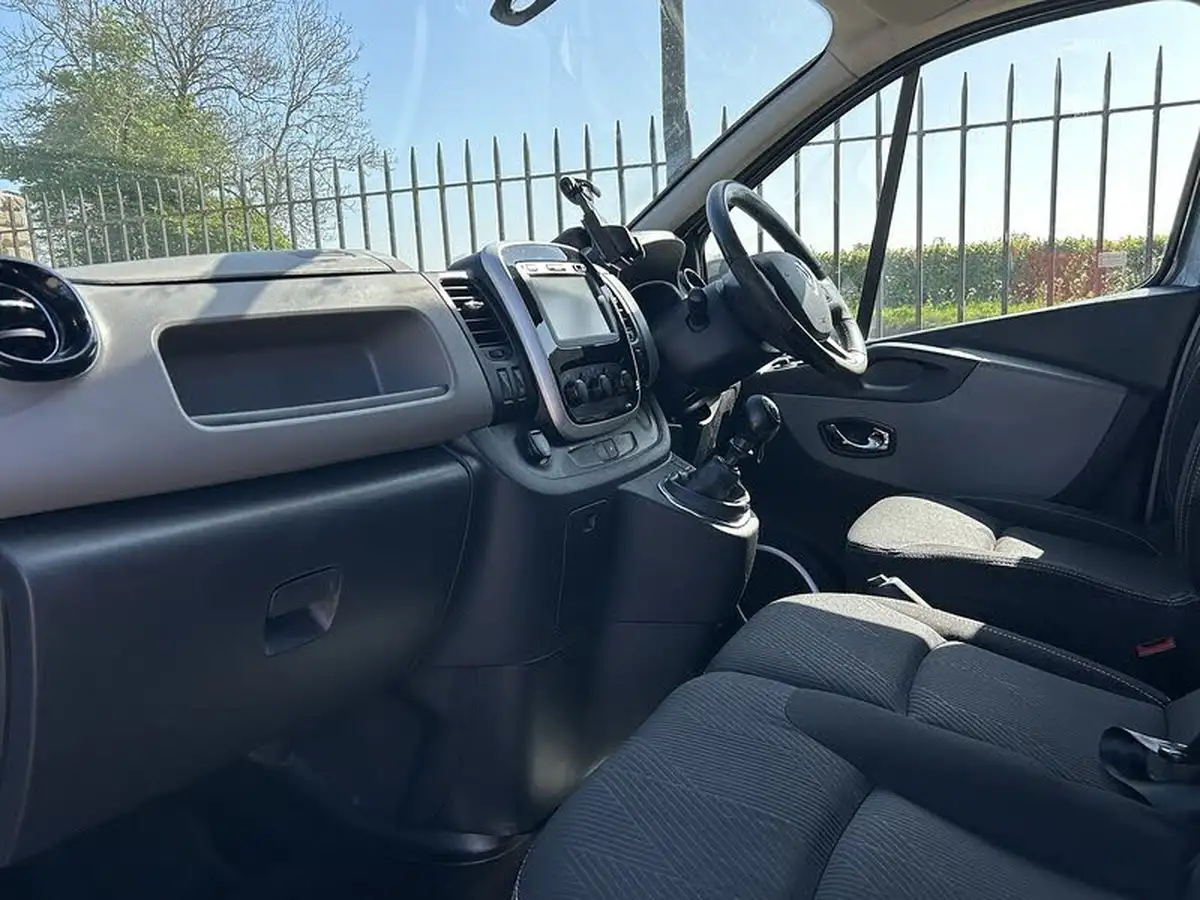 2017-renault-trafic-16dci-sl27-120-sport-nav-panel-big-7