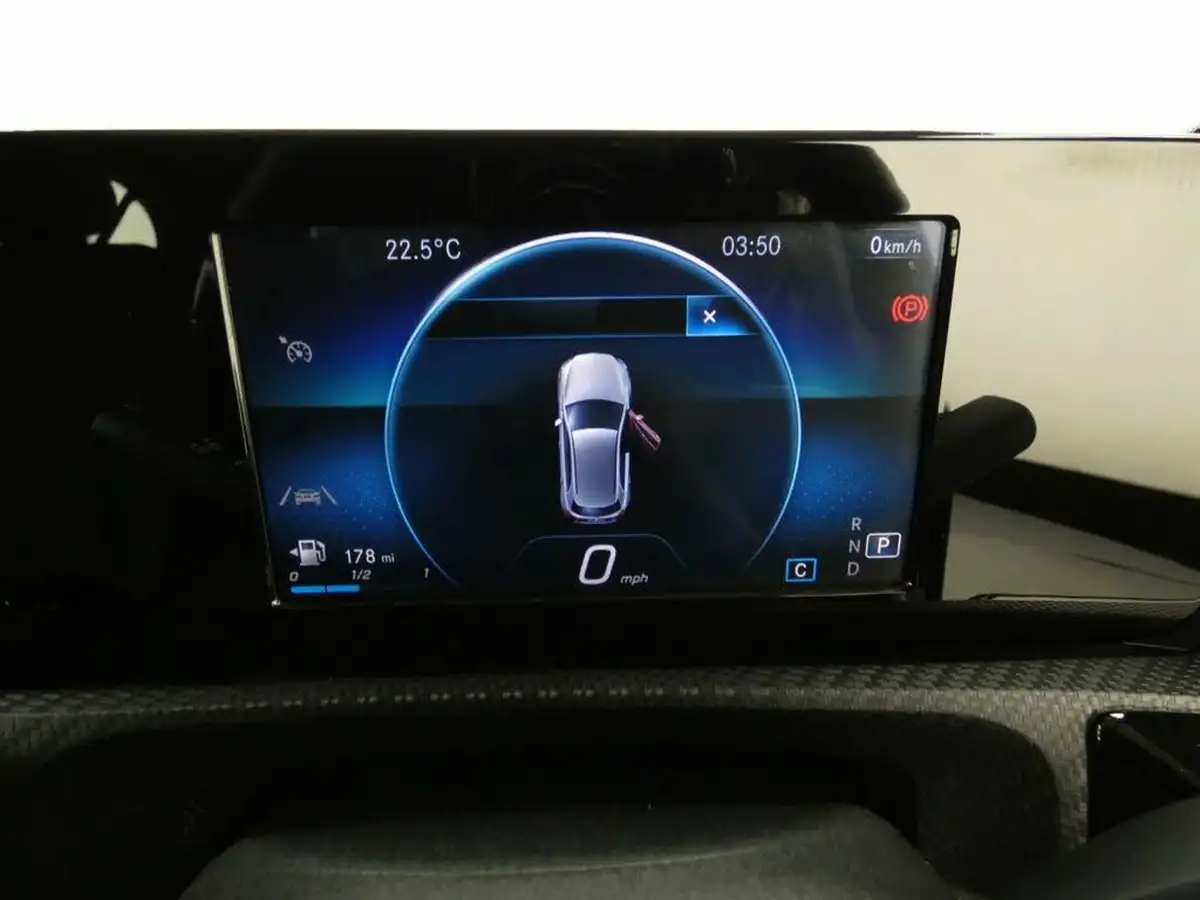 2021-mercedes-benz-a-class-20d-a180d-se-8g-dct-big-12