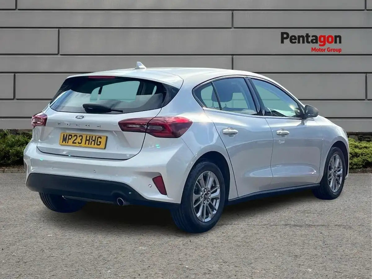 2023-ford-focus-10t-titanium-125ps-hatchback-big-4