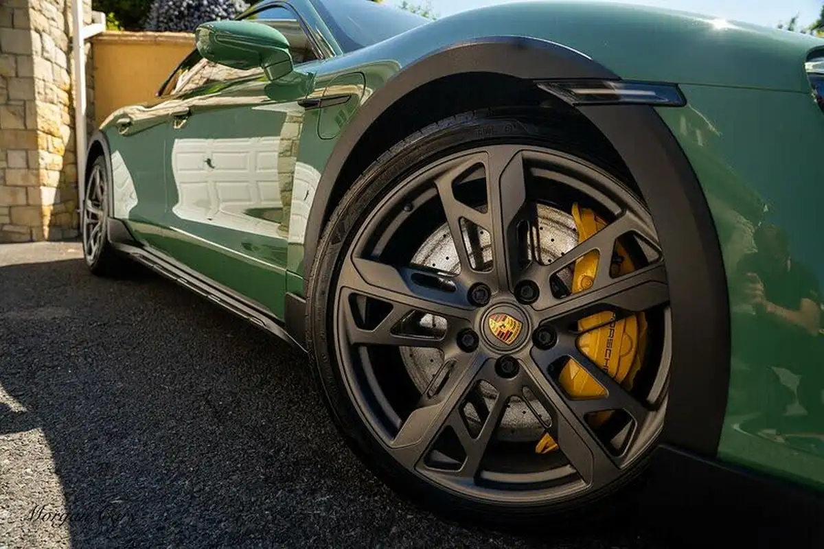 2022-porsche-taycan-e-turbo-cross-turismo-big-18