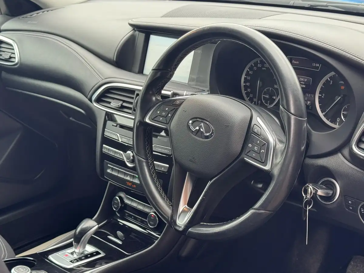 2017-infiniti-q30-15d-se-business-pack-dct-big-11