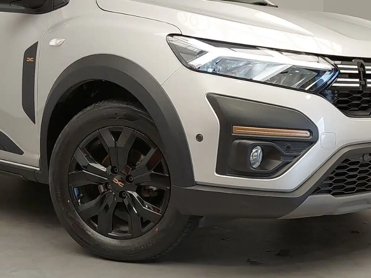 2024-dacia-sandero-stepway-10-tce-extreme-90bhp-big-8