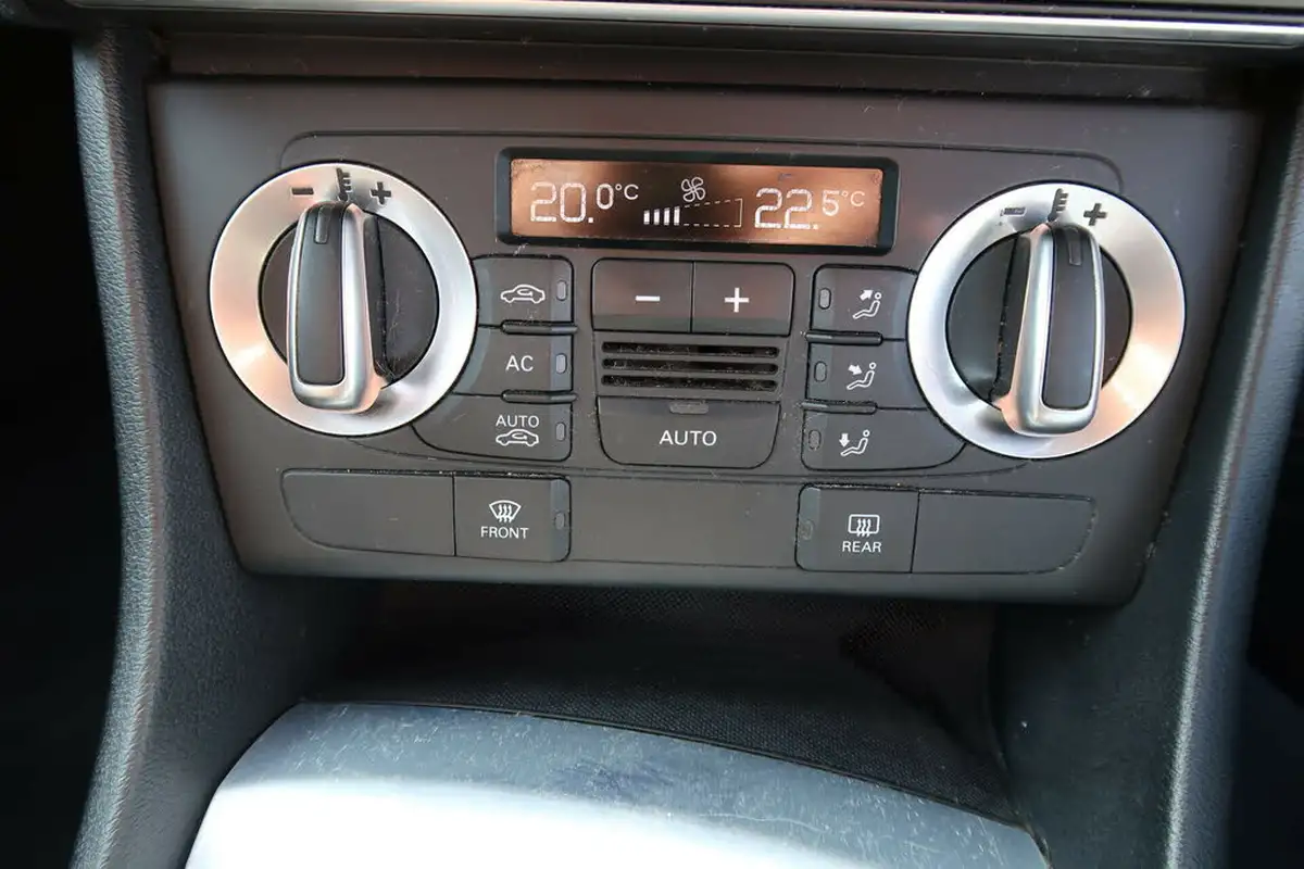 2012-audi-q3-20td-s-line-140ps-big-37