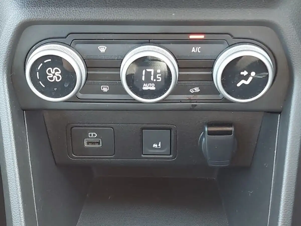 2024-dacia-sandero-stepway-10-tce-extreme-90bhp-big-15