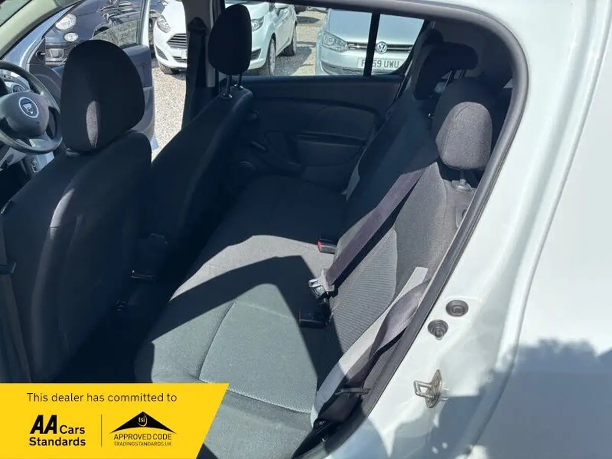 2014-dacia-sandero-12-ambiance-big-16