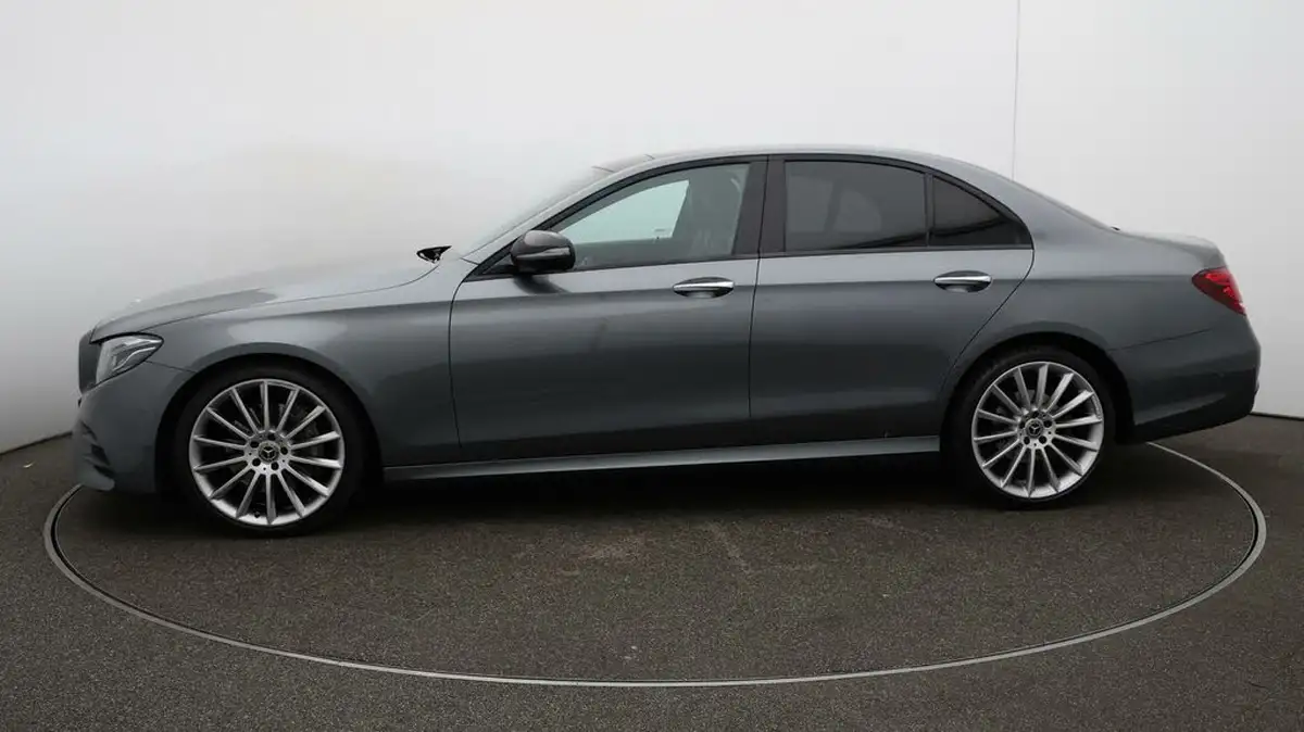 2020-mercedes-benz-e-class-20d-e300d-amg-line-edition-premium-plus-saloon-4d-big-66