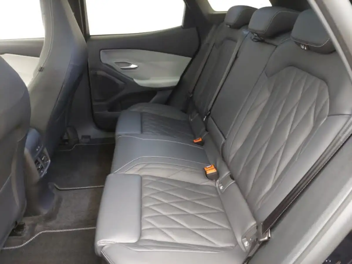 2024-ford-explorer-e-premium-286ps-77kwh-big-5