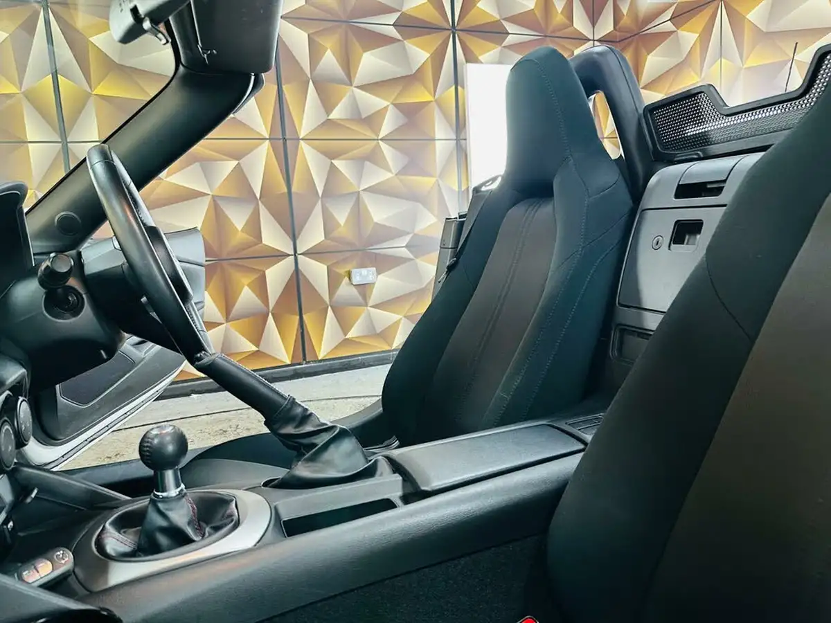2019-mazda-mx-5-15-se-big-5