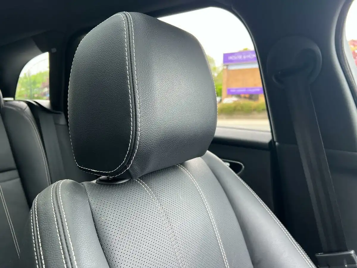 2022-land-rover-range-rover-velar-20-d200-velar-big-30