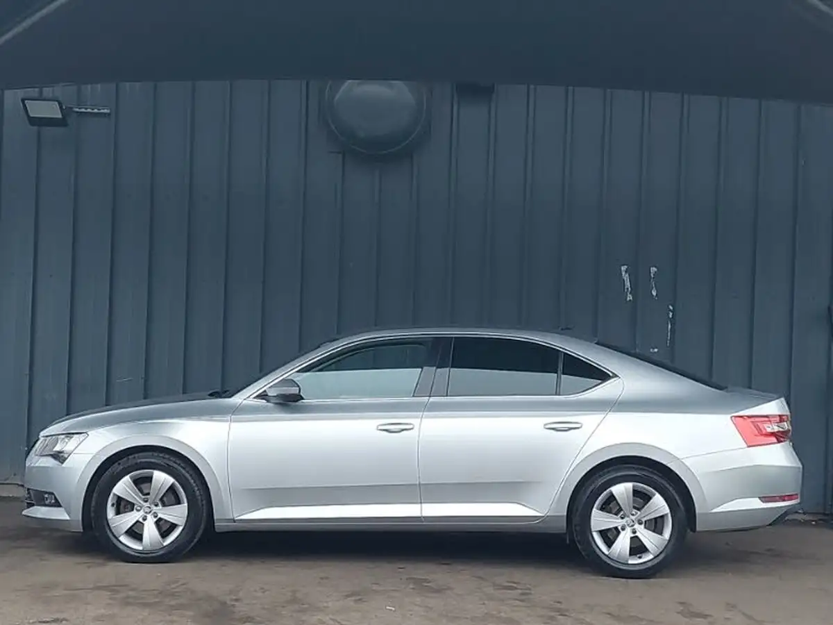 2016-skoda-superb-20tdi-se-business-hatchback-big-3