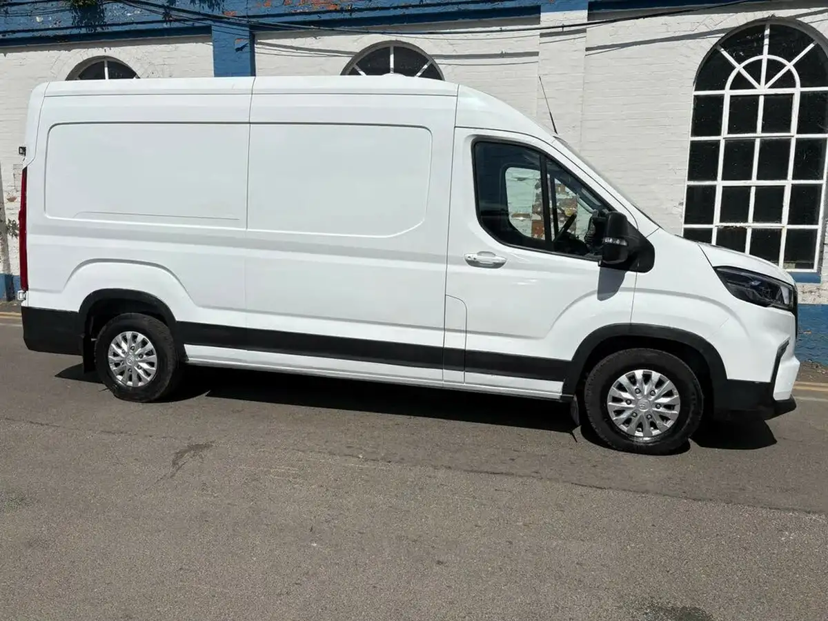 2022-maxus-e-deliver-9-e-lh-515kwh-big-7