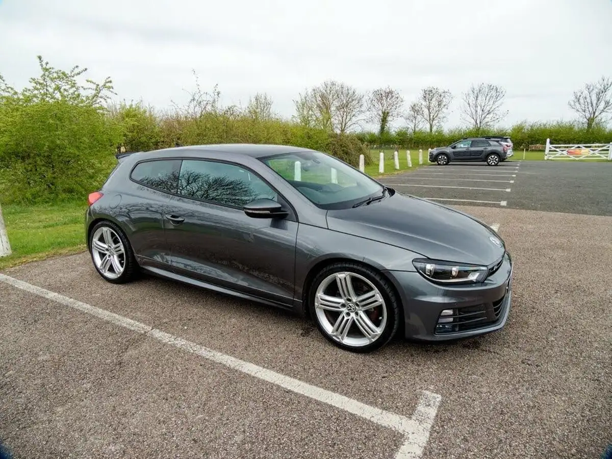2016-volkswagen-scirocco-20-tsi-r-line-big-23