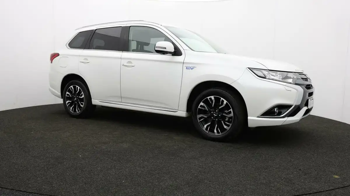 2017-mitsubishi-outlander-20-4h-phev-big-44