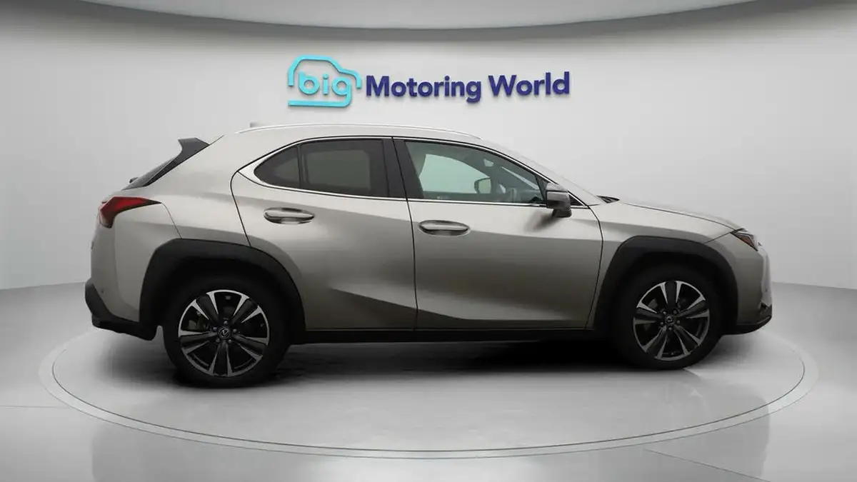 2022-lexus-ux-250h-20-ux-184bhp-premium-plus-pack-big-8