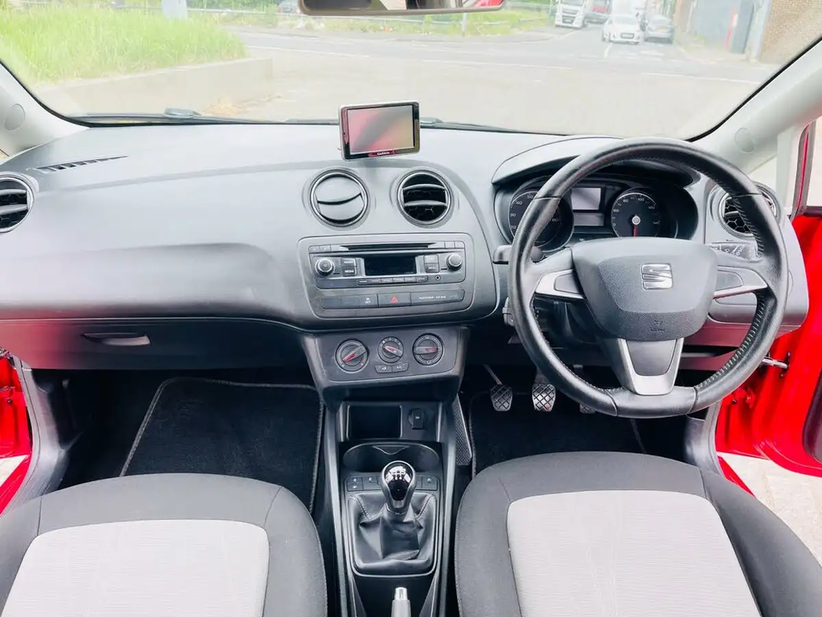 2015-seat-ibiza-14-toca-hatchback-5d-big-15