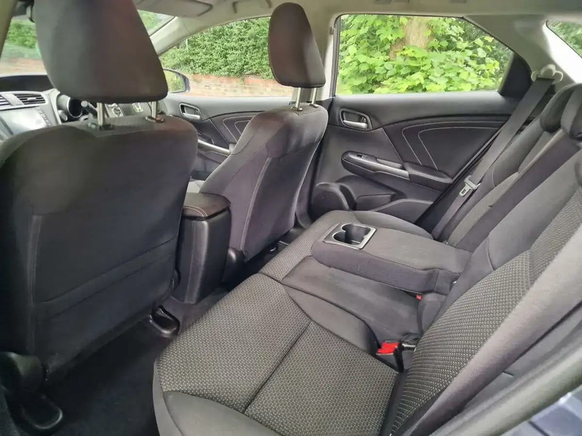 2016-honda-civic-16-i-dtec-se-plus-navi-tourer-big-22