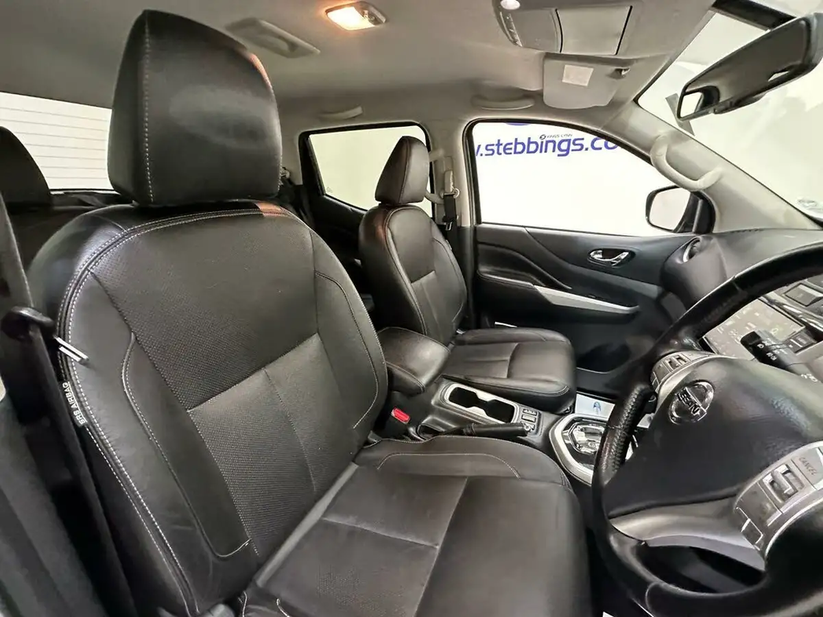 2019-nissan-navara-23dci-tt-tekna-8-navileather-auto-big-14