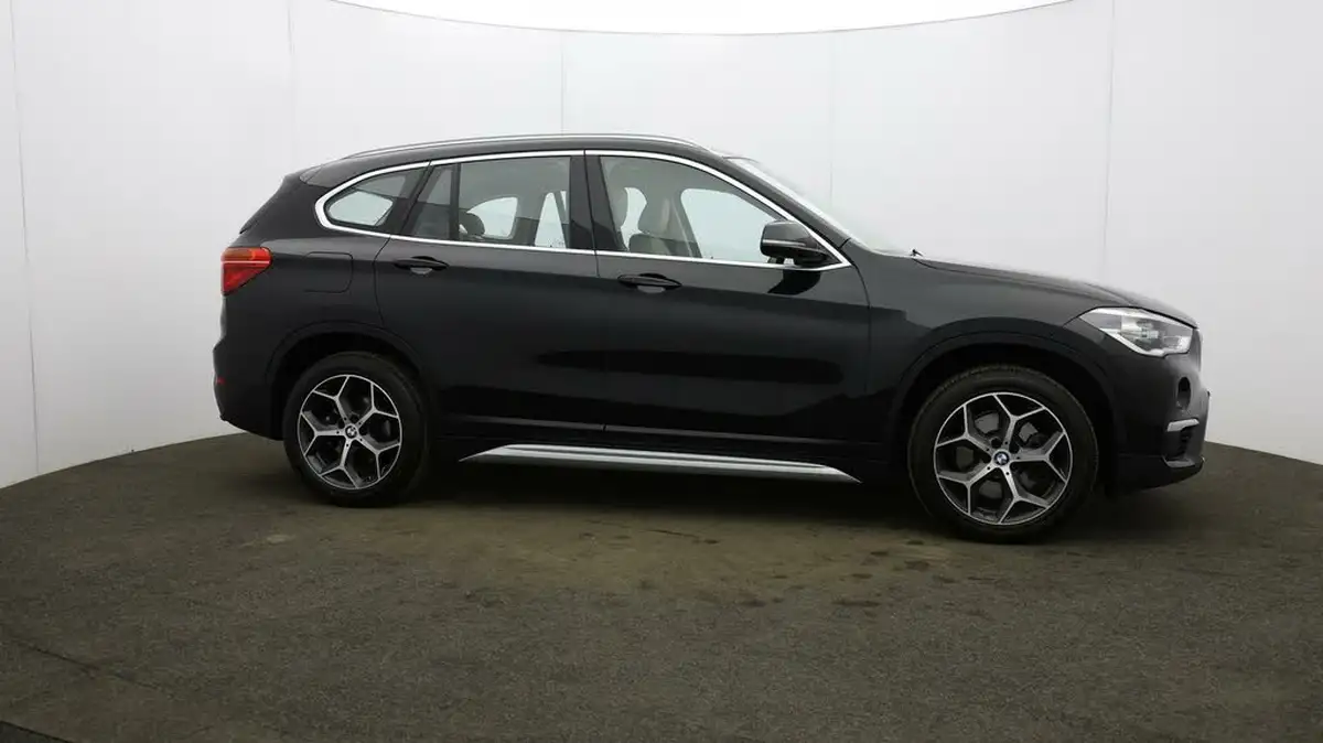 2019-bmw-x1-20-sdrive-20i-xline-sdrive-20i-big-49