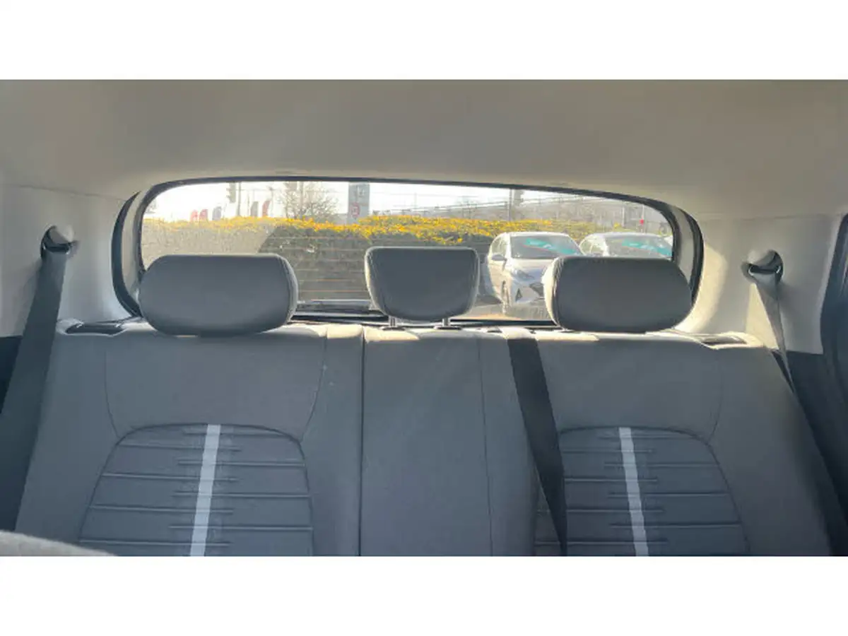 2025-hyundai-i10-12-premium-79ps-auto-big-14
