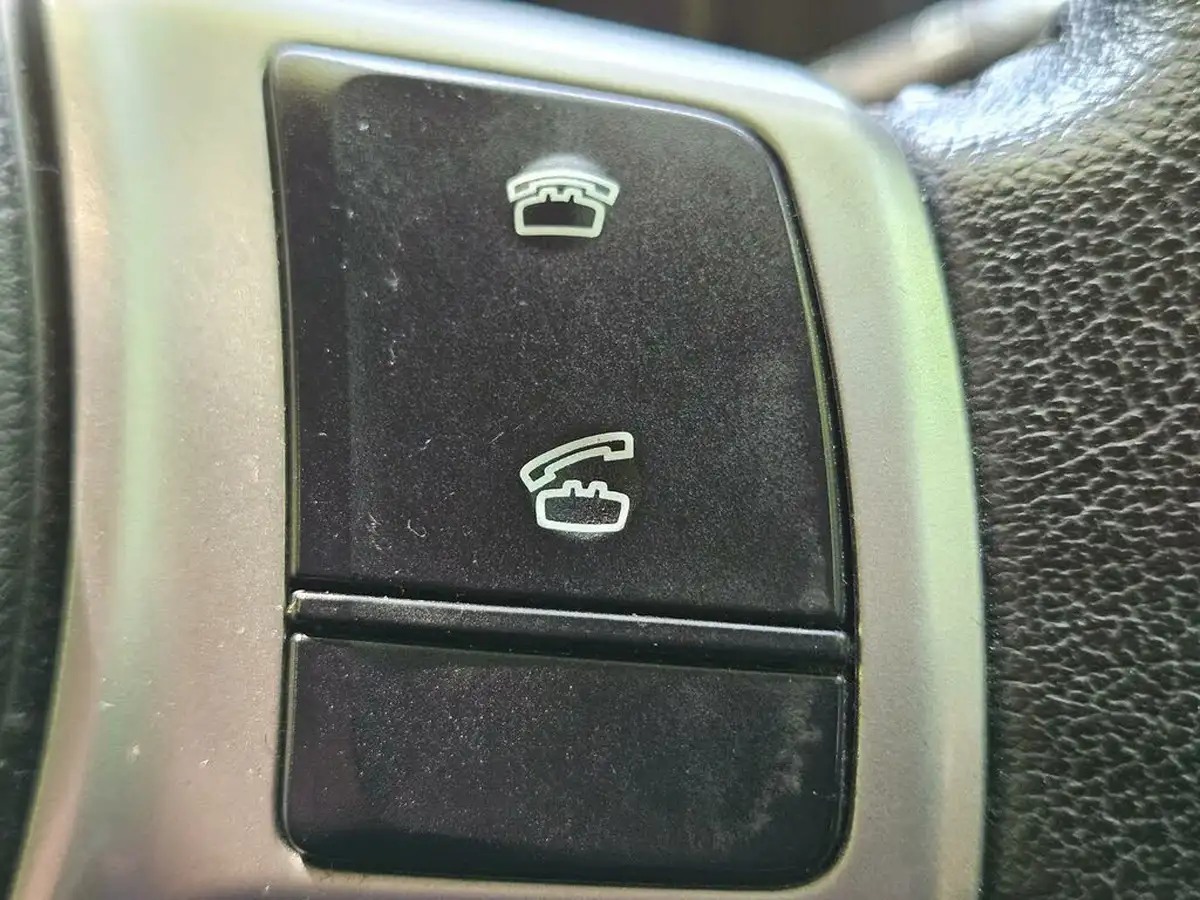 2012-toyota-yaris-133-tr-vvt-i-5d-big-12