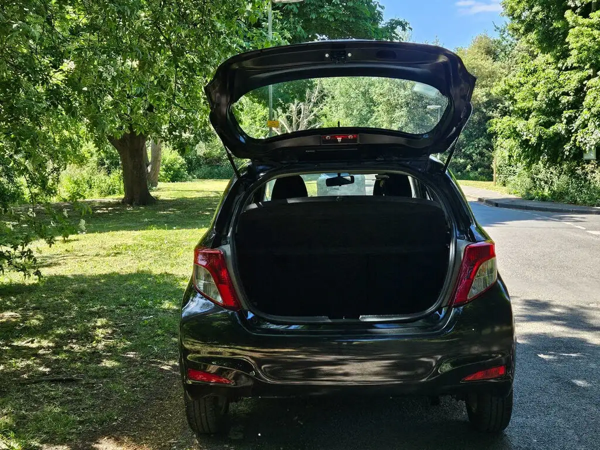 2012-toyota-yaris-133-tr-vvt-i-5d-big-36