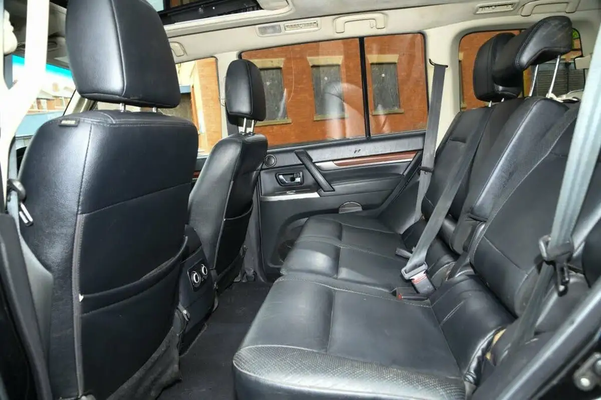 2013-mitsubishi-shogun-32td-sg3-big-17