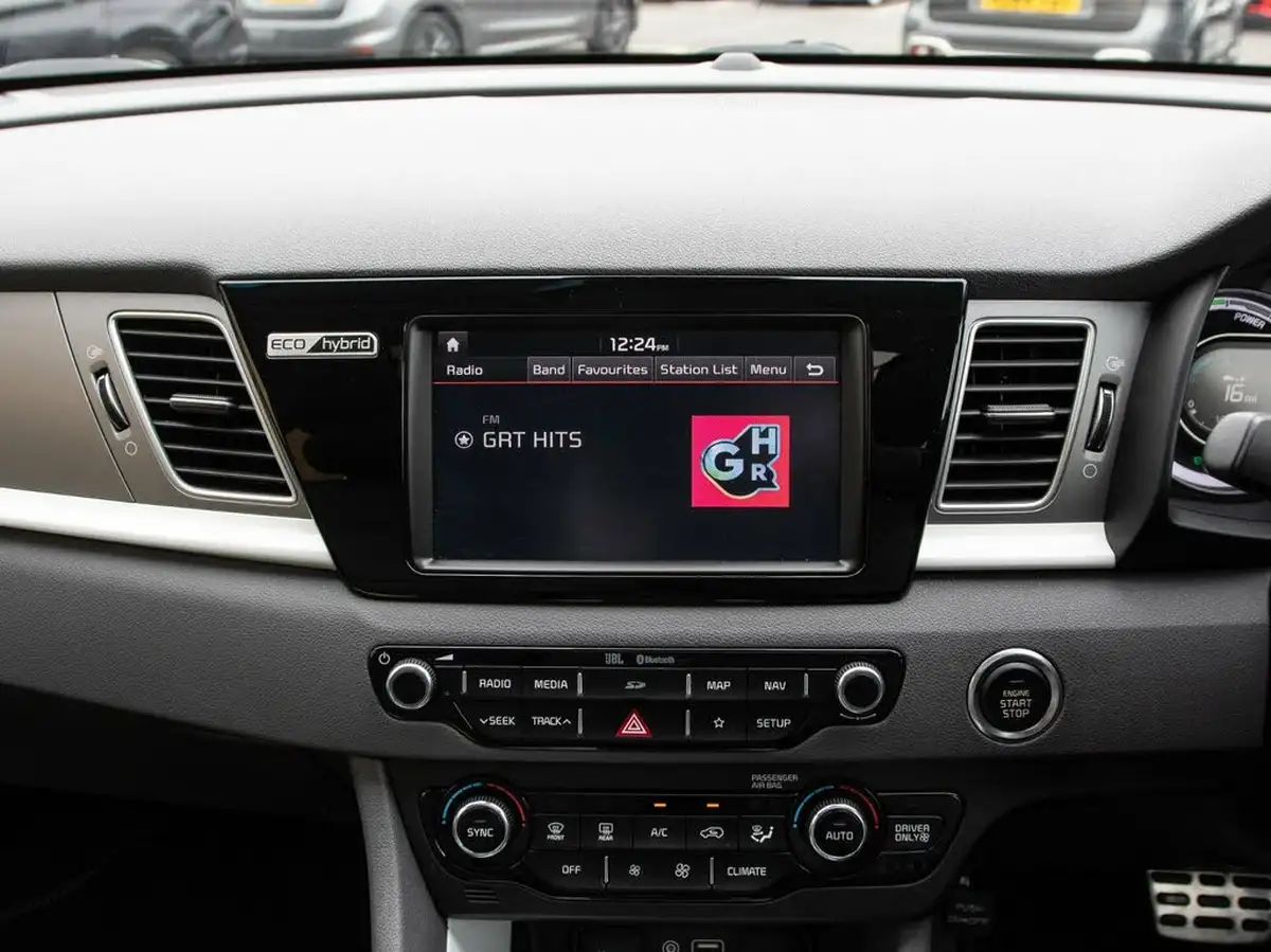 2017-kia-niro-16-gdi-first-edition-big-25