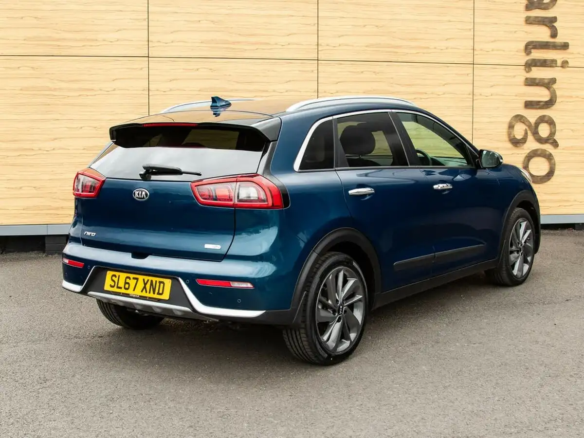 2017-kia-niro-16-gdi-first-edition-big-1