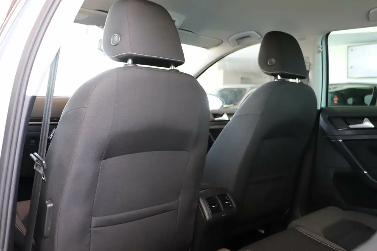 2014-volkswagen-golf-14-gt-tsi-140ps-act-hatchback-5d-1395cc-dsg-big-30