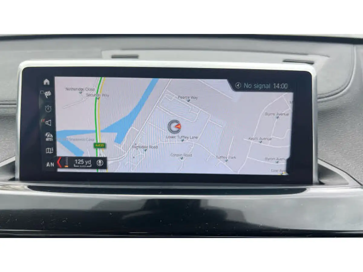 2021-bmw-x1-15-sdrive18i-xline-big-11