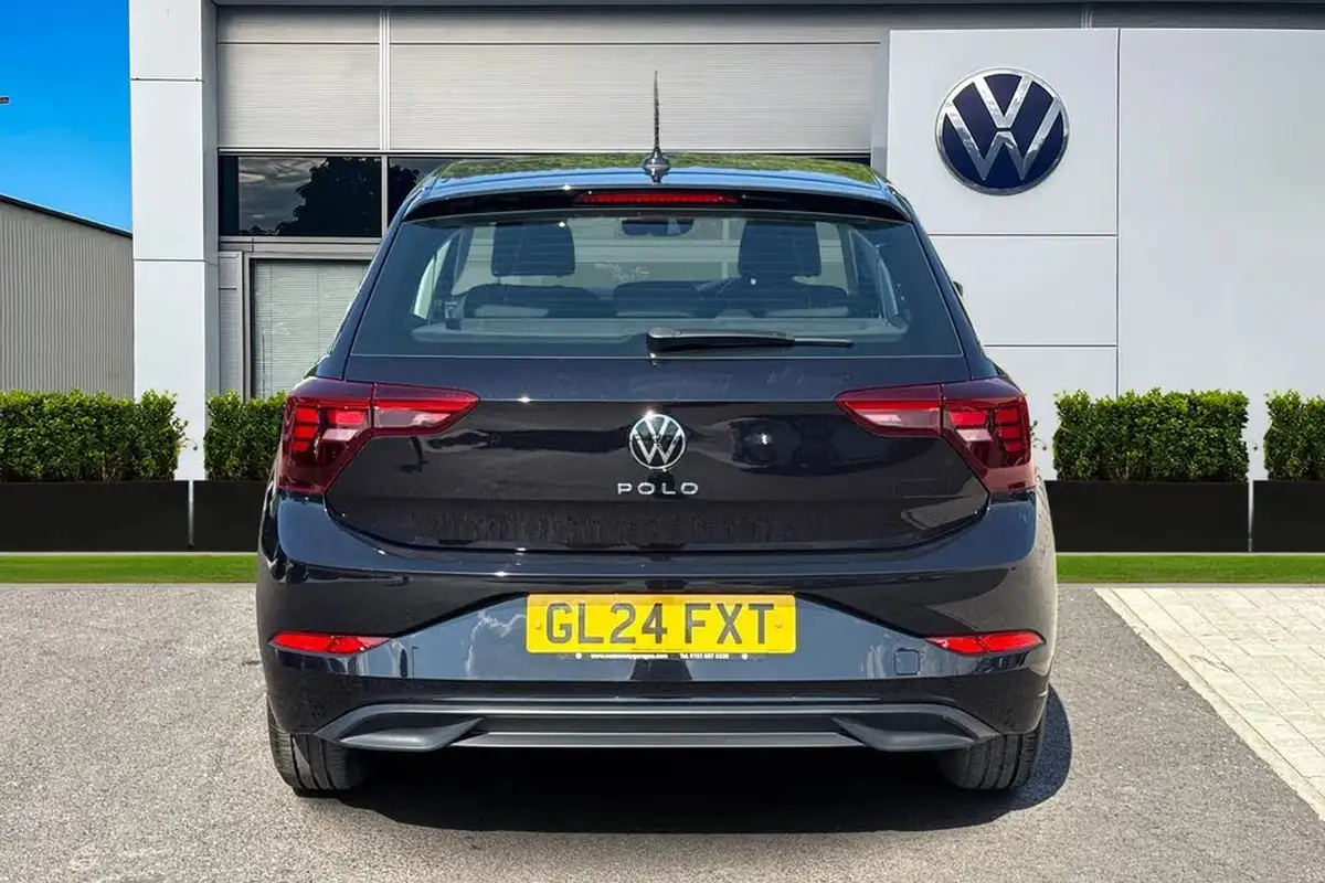 2024-volkswagen-polo-10-life-big-3