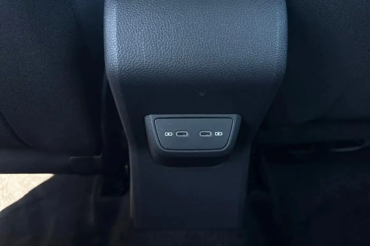2024-volkswagen-polo-10-life-big-27