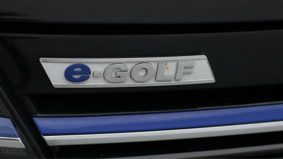 2019-volkswagen-golf-e-e-golf-big-23