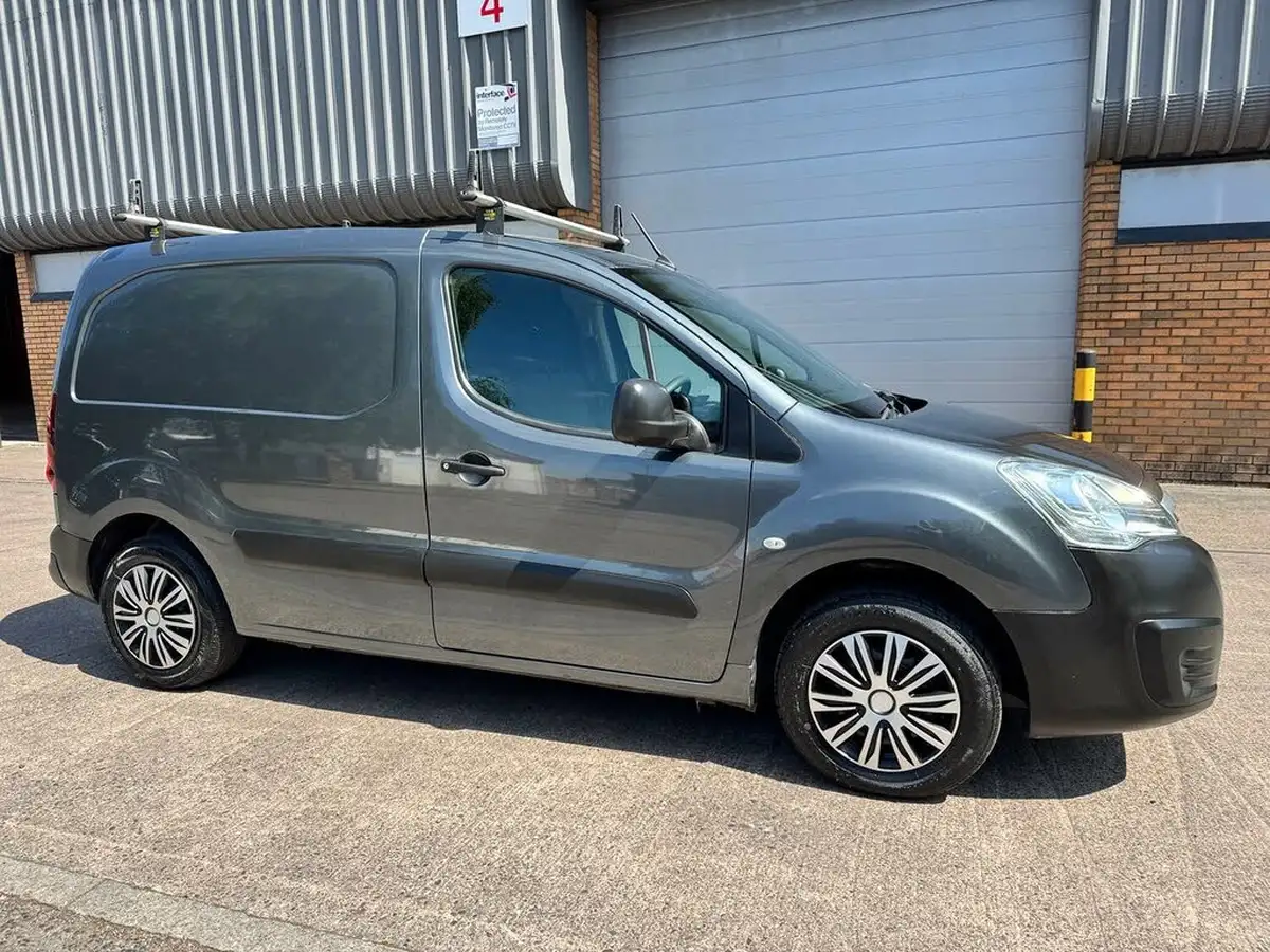 2017-peugeot-partner-16bluehdi-professional-l1-75pseu6-651-big-2