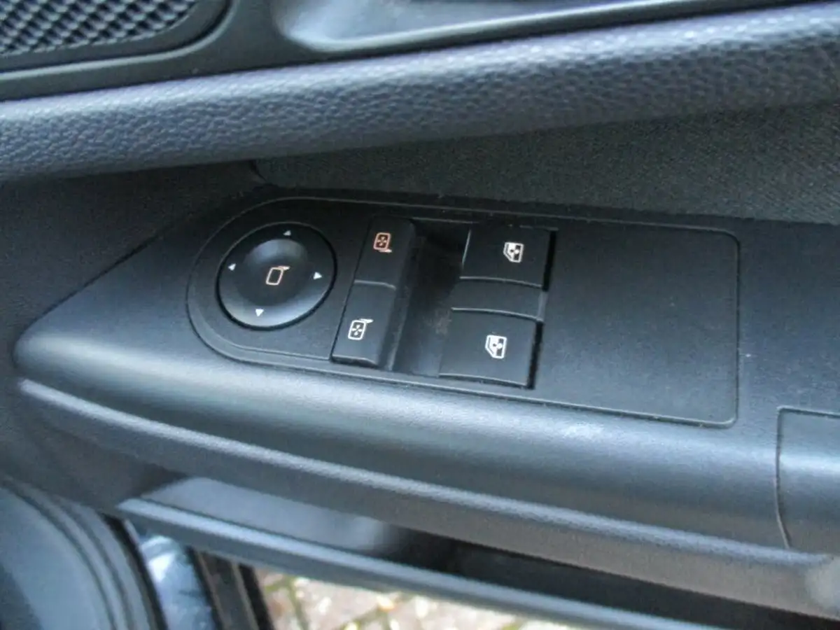 2013-vauxhall-zafira-16-exclusiv-big-22