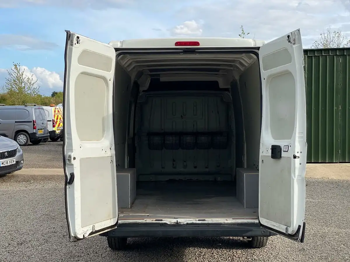 2020-peugeot-boxer-22-bluehdi-professional-435-l4-h2-big-11