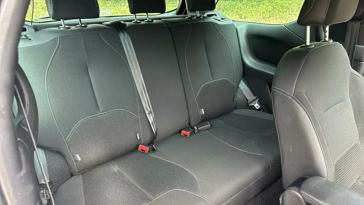 2015-citroen-ds3-12-dstyle-plus-big-30