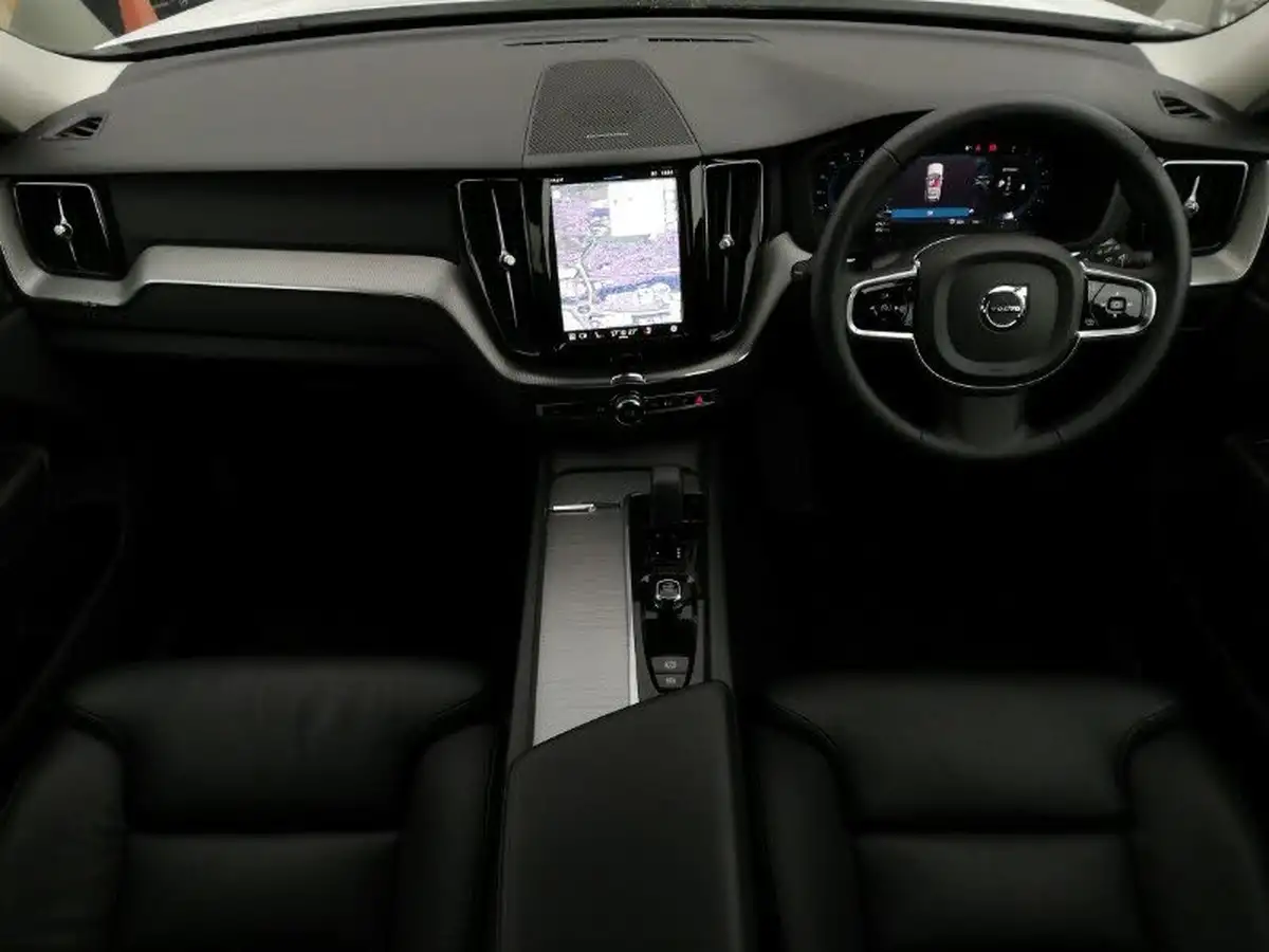 2023-volvo-xc60-20-b5-plus-big-2