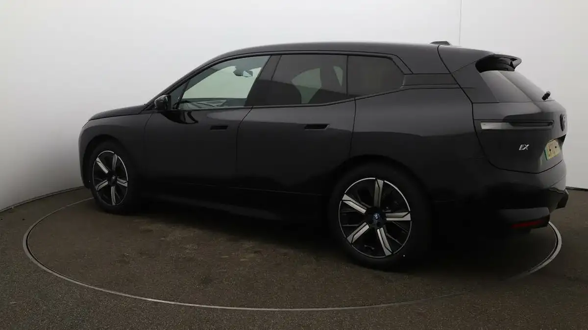 2022-bmw-ix-e-xdrive-40-m-sport-big-34