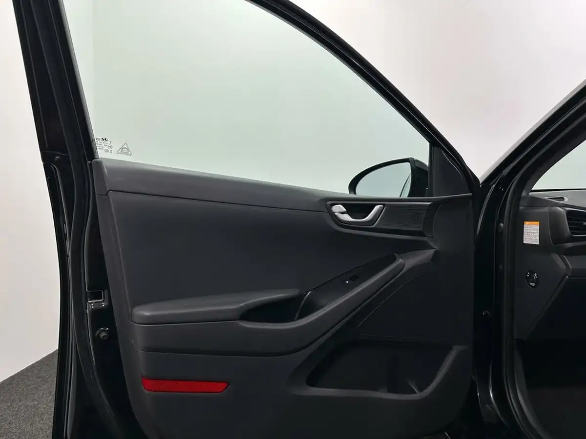 2018-hyundai-ioniq-16-gdi-se-hybrid-big-32