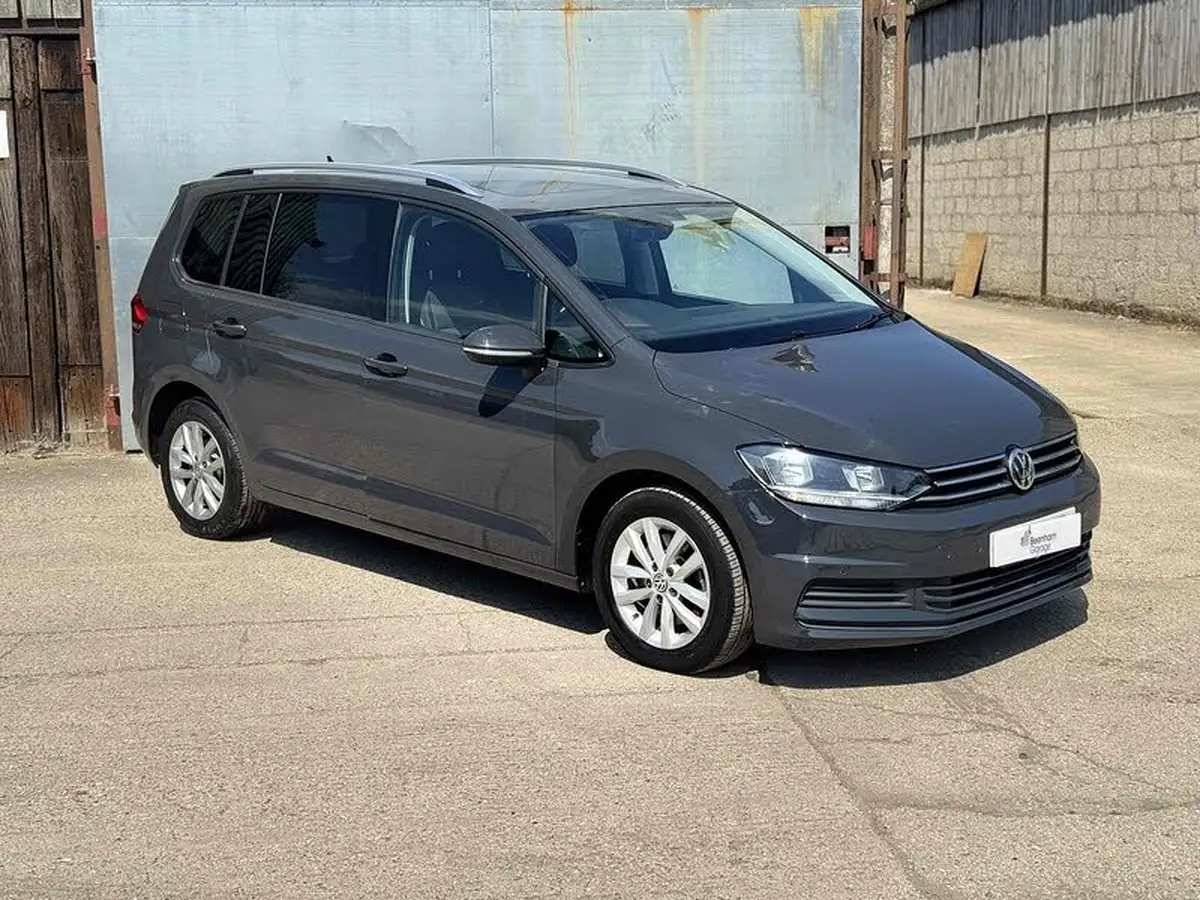 2018-volkswagen-touran-20tdi-se-family-dsg-big-0