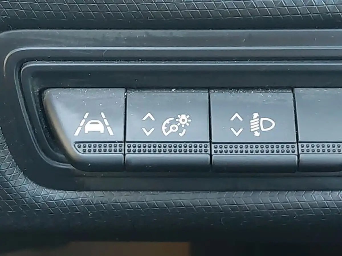 2021-renault-clio-10-tce-iconic-edition-big-15