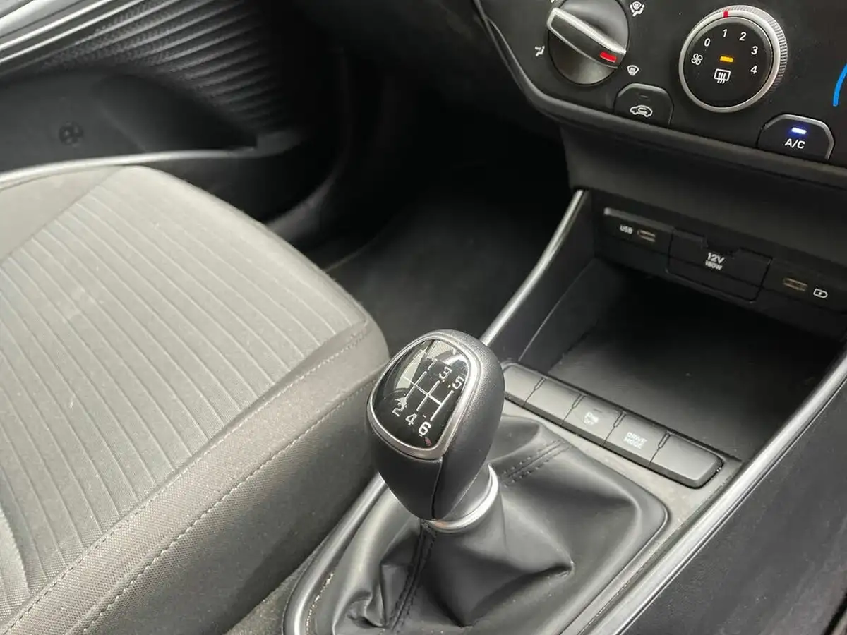 2022-hyundai-i20-10-t-gdi-se-connect-eclutch-imt-big-18