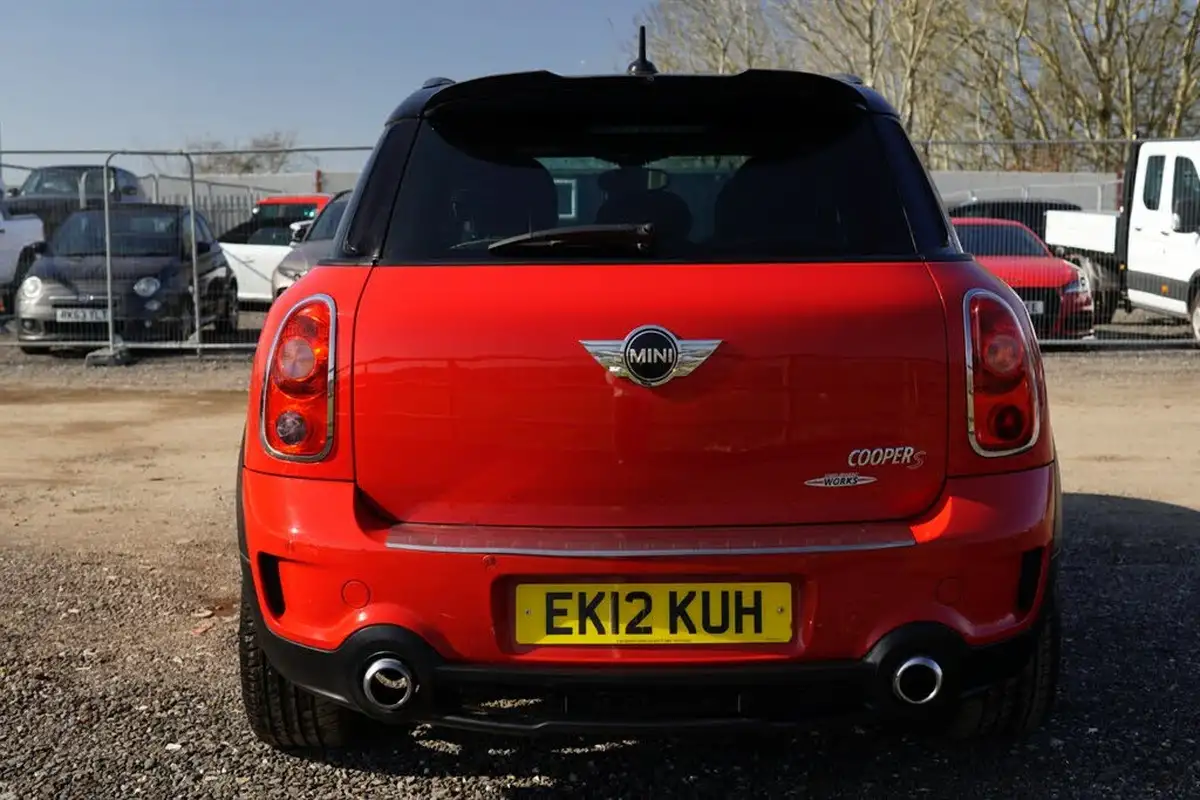 2012-mini-countryman-16-cooper-s-190bhp-all4-big-10
