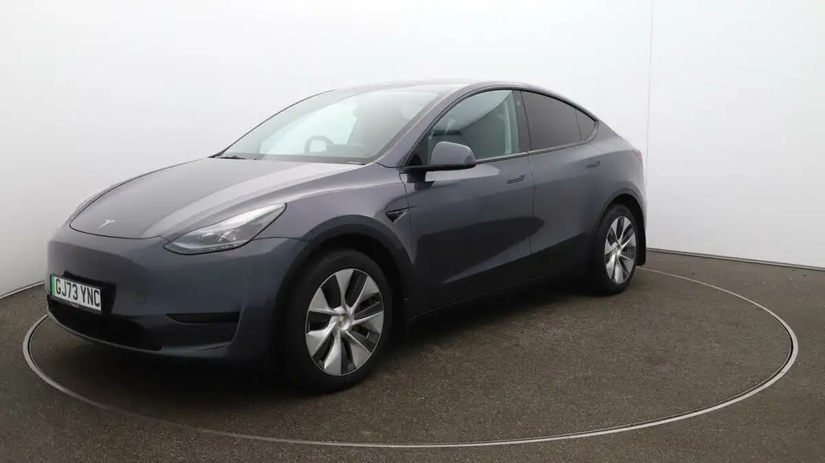 2023-tesla-model-y-e-rwd-big-60